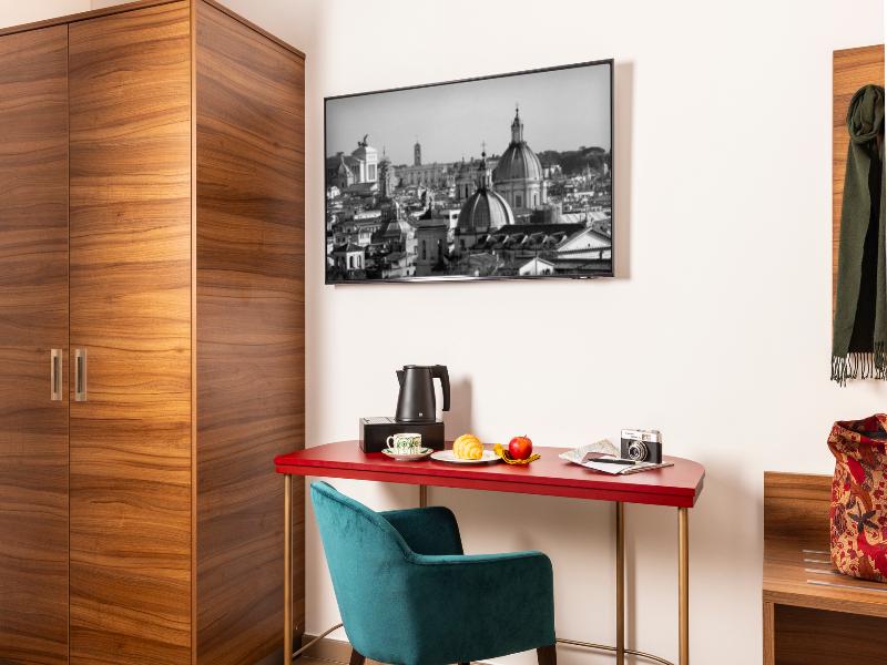 Adoro Hotel image