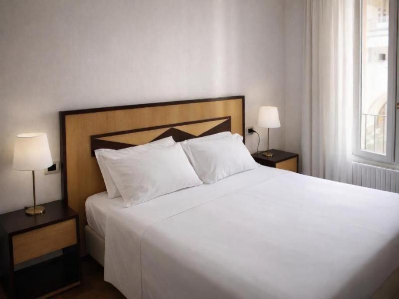 Phi Hotel Bologna Apartments image