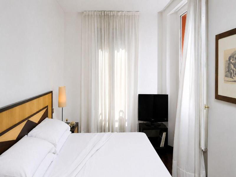 Phi Hotel Bologna Apartments image