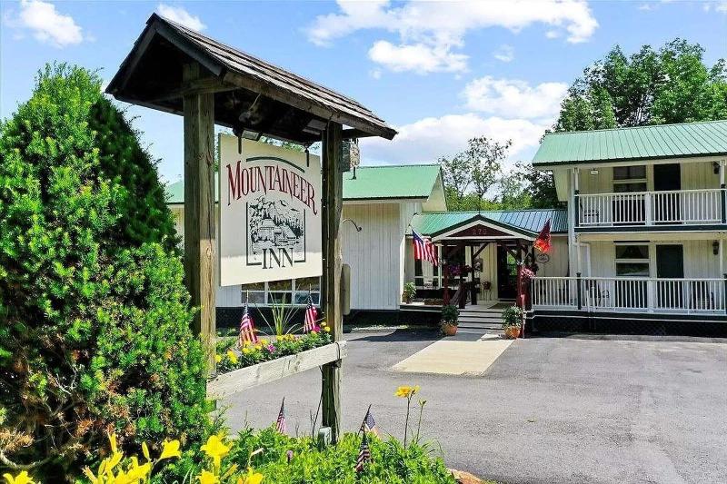 Mountaineer Inn image