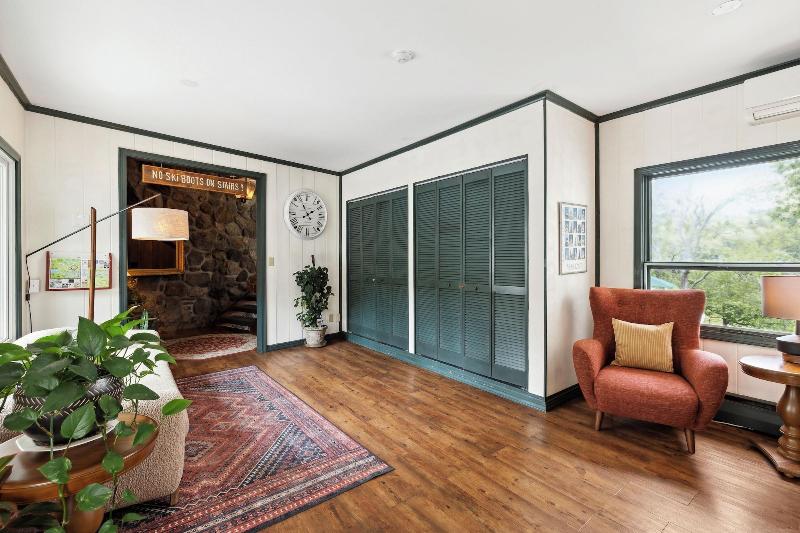 Mountaineer Inn image