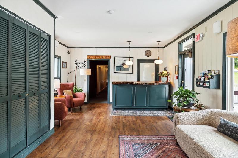 Mountaineer Inn image