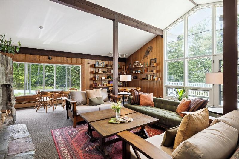 Mountaineer Inn image