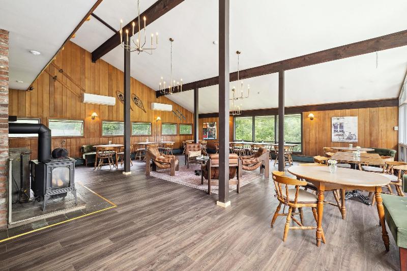Mountaineer Inn image