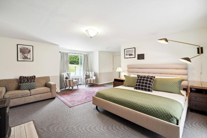Mountaineer Inn image