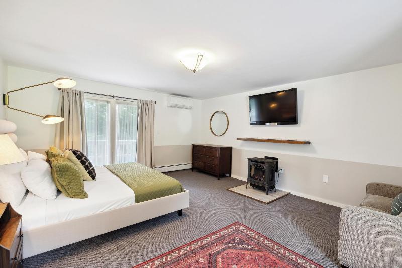 Mountaineer Inn image