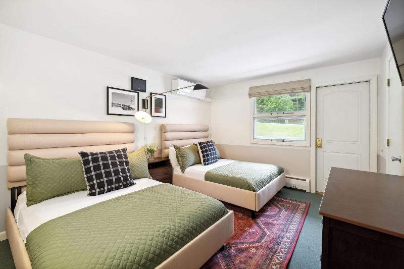 Mountaineer Inn image
