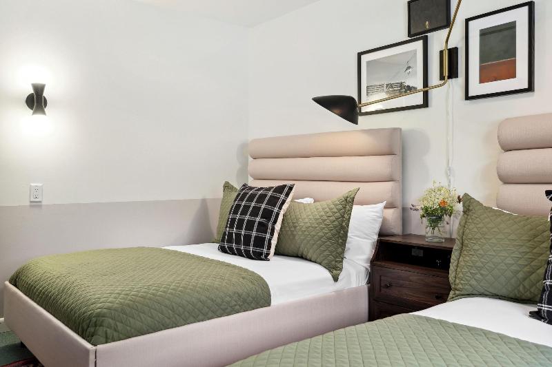 Mountaineer Inn image