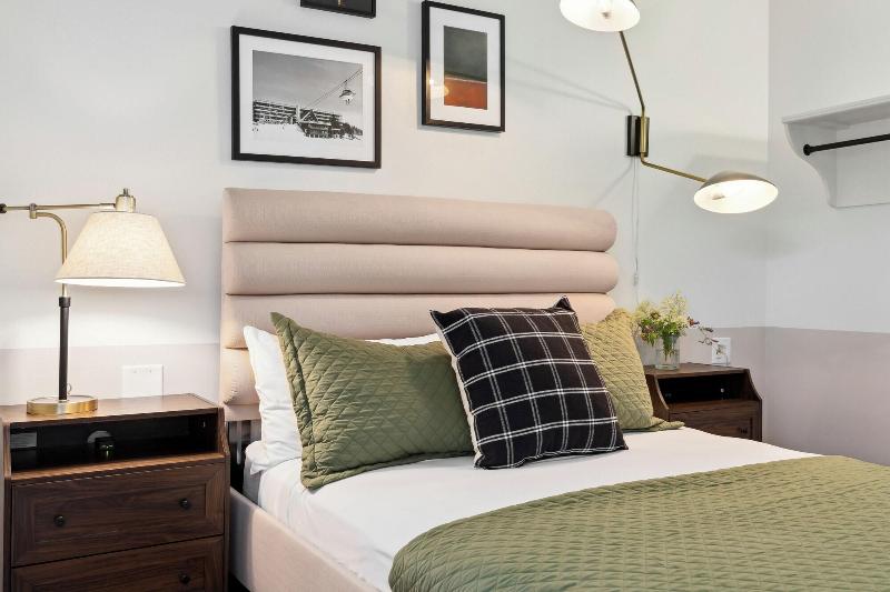 Mountaineer Inn image