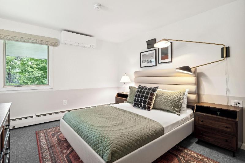 Mountaineer Inn image