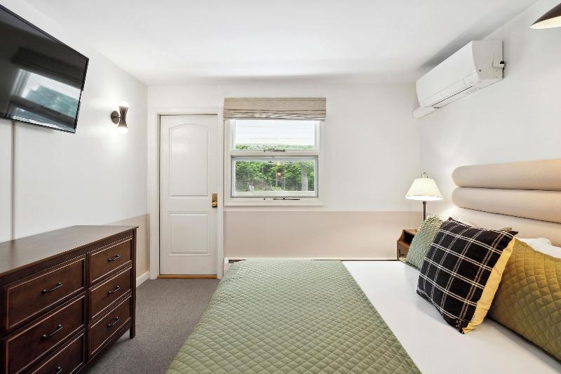 Mountaineer Inn image
