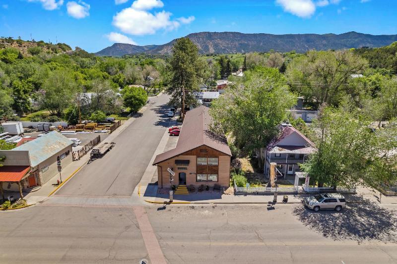 The Alpine Motel — general view