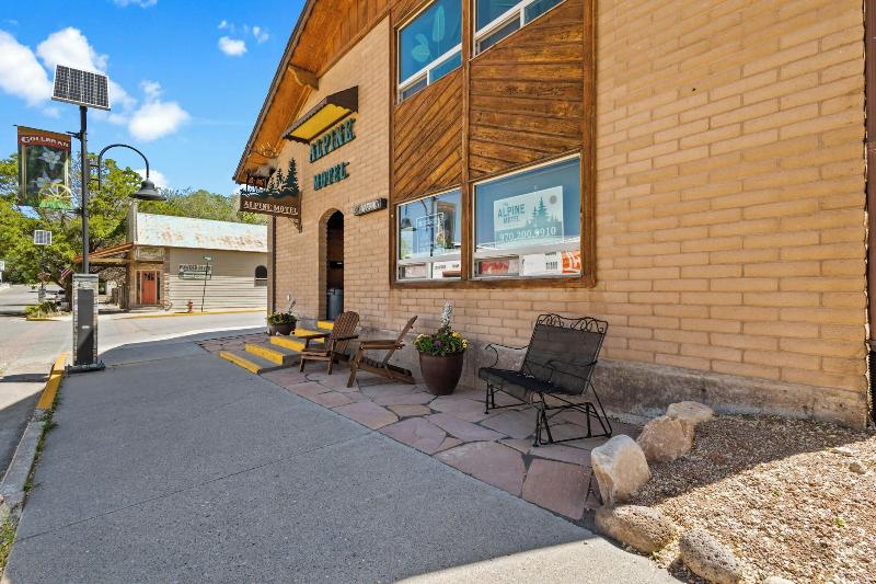 The Alpine Motel — general view