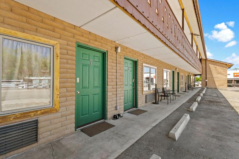 The Alpine Motel — general view