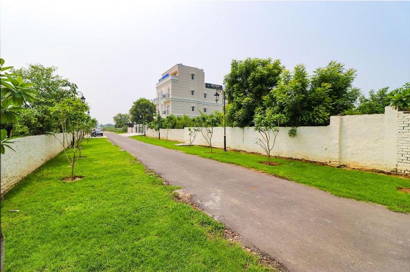 Fabhotel K9 Villa image