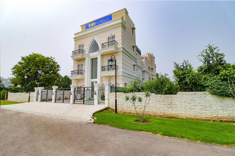 Fabhotel K9 Villa image