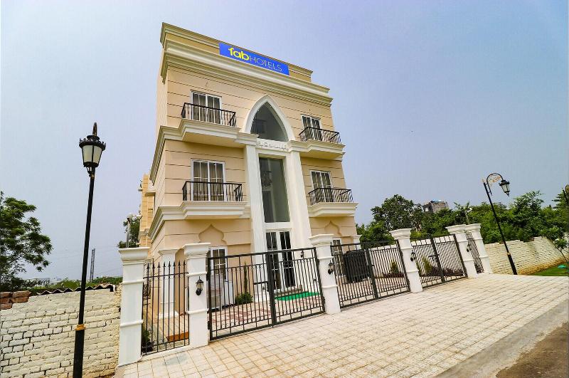 Fabhotel K9 Villa image