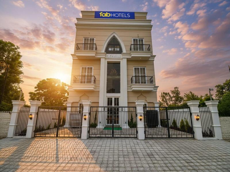 Fabhotel K9 Villa image