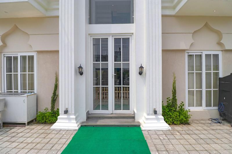 Fabhotel K9 Villa image
