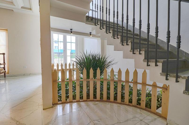 Fabhotel K9 Villa image