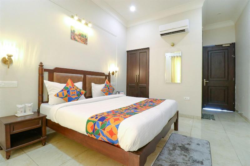 Fabhotel K9 Villa image