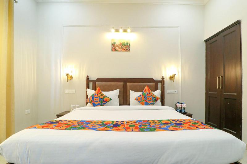 Fabhotel K9 Villa image