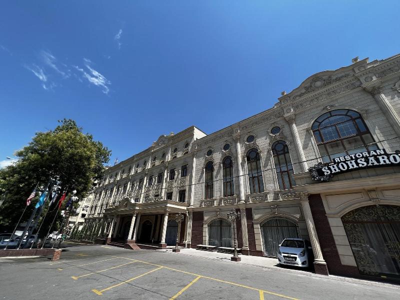 King Plaza Hotel — general view