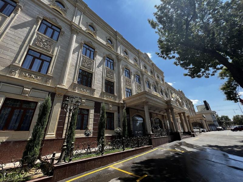 King Plaza Hotel — general view