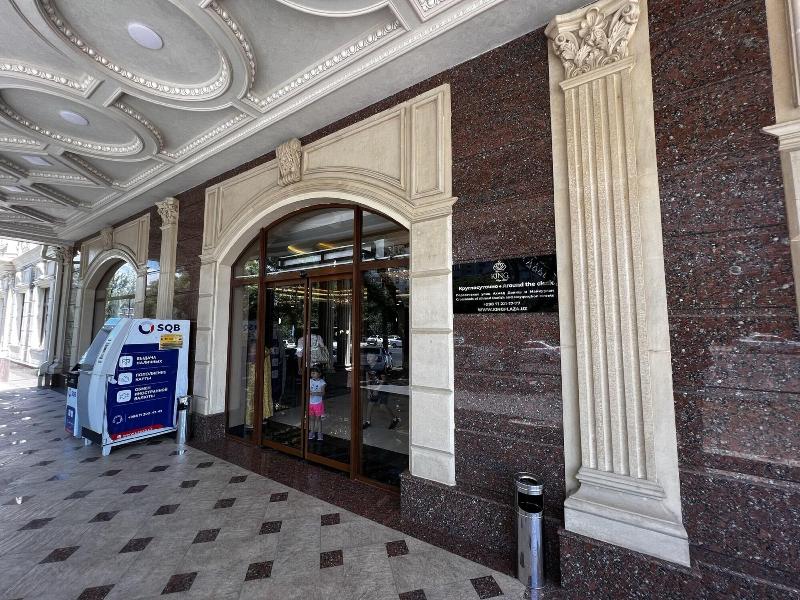 King Plaza Hotel — general view