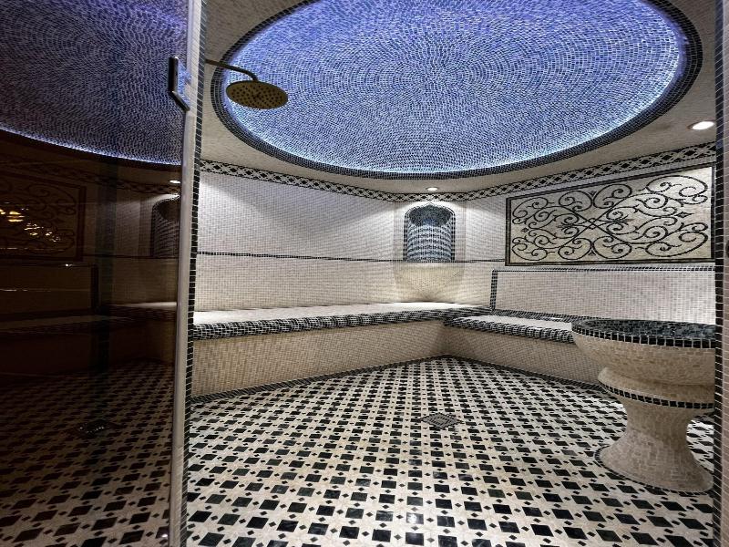 King Plaza Hotel image