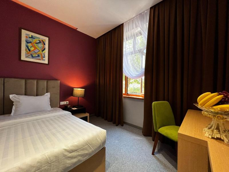 King Plaza Hotel image