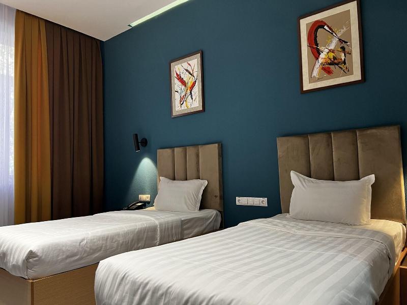 King Plaza Hotel image
