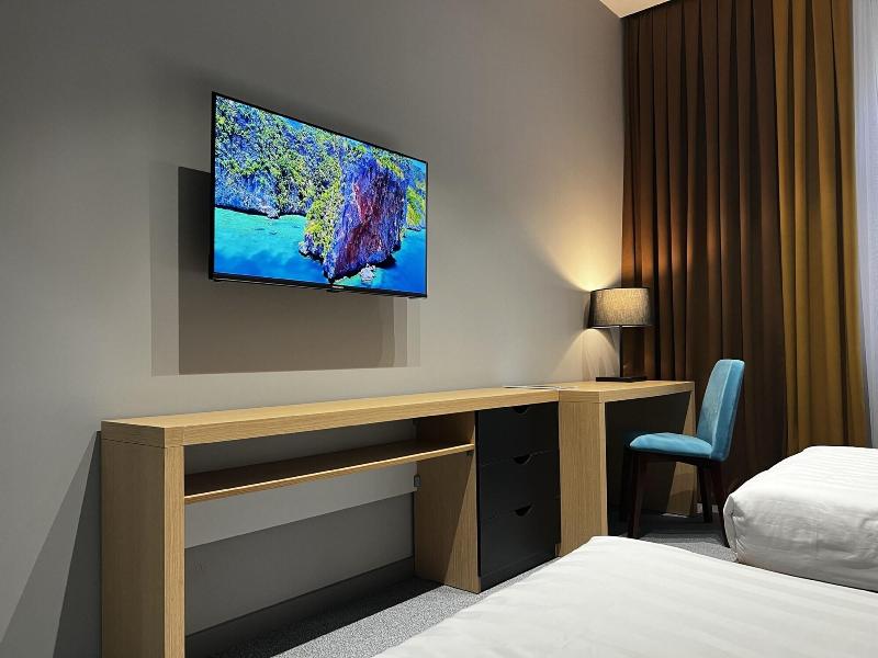 King Plaza Hotel image