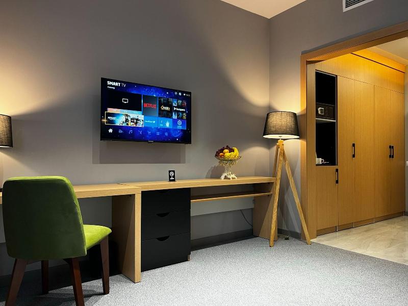 King Plaza Hotel image