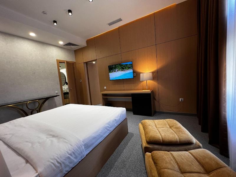 King Plaza Hotel image