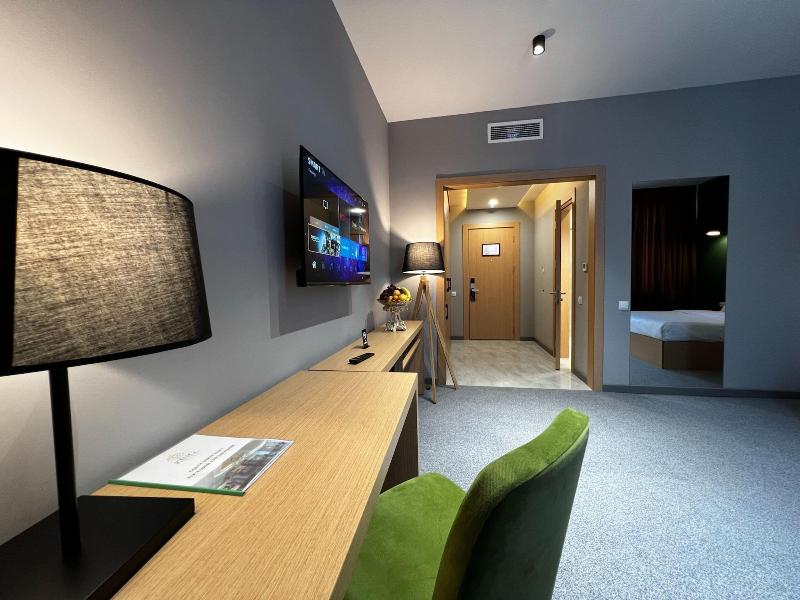 King Plaza Hotel image