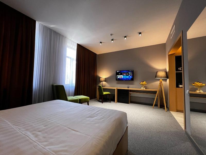 King Plaza Hotel image