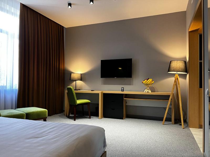 King Plaza Hotel image