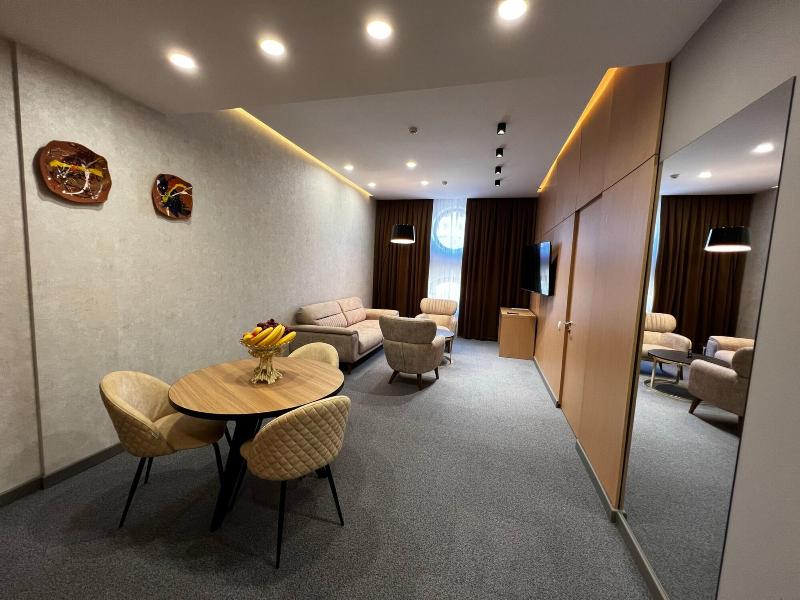 King Plaza Hotel image