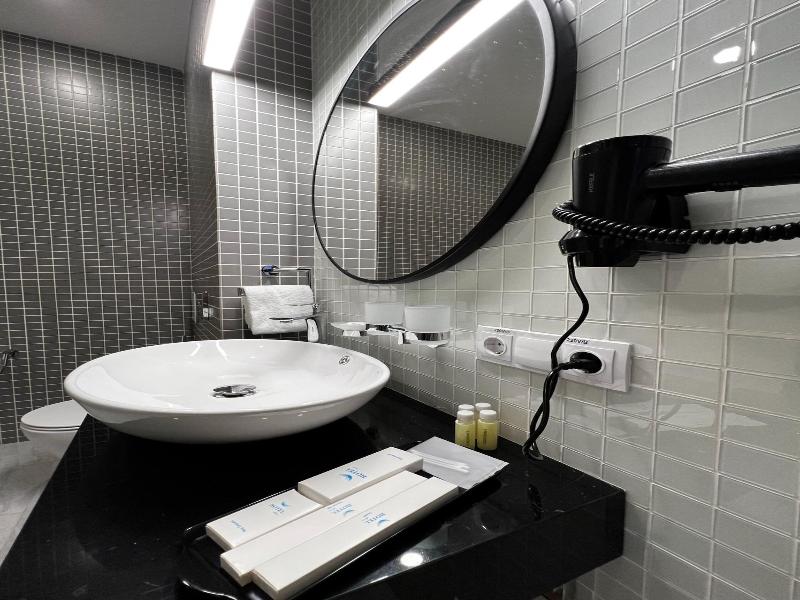 King Plaza Hotel image