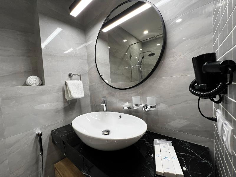 King Plaza Hotel image