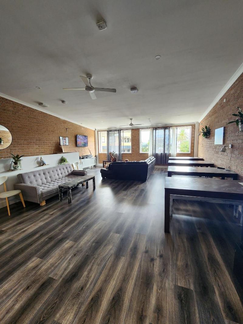 The Entrance Backpackers - Hostel image