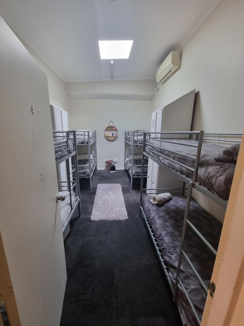 The Entrance Backpackers - Hostel image