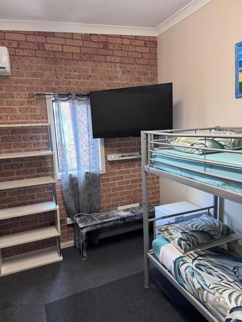 The Entrance Backpackers - Hostel image