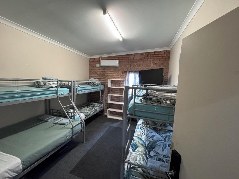 The Entrance Backpackers - Hostel image