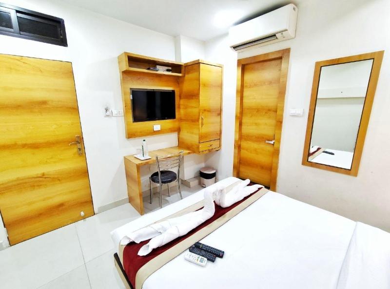 Gateway Suites image