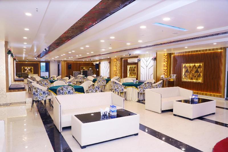 Shree Jee Hotel image