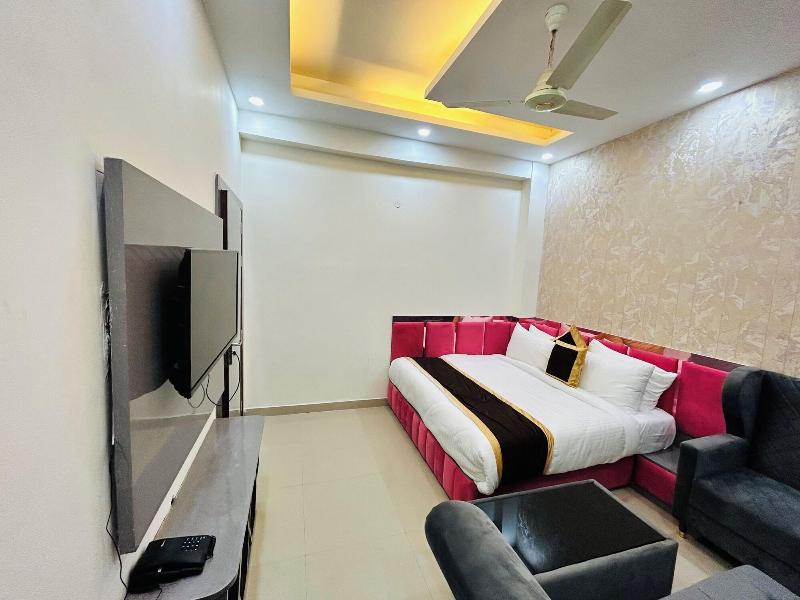 Shree Jee Hotel image