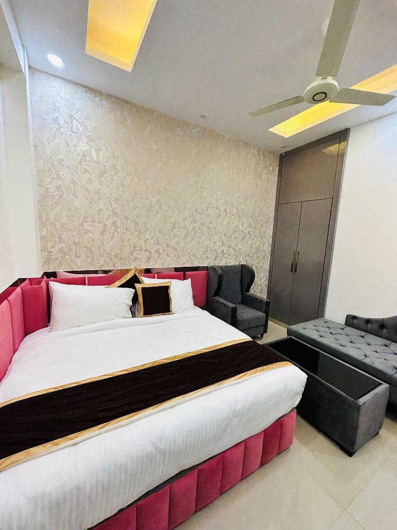 Shree Jee Hotel image