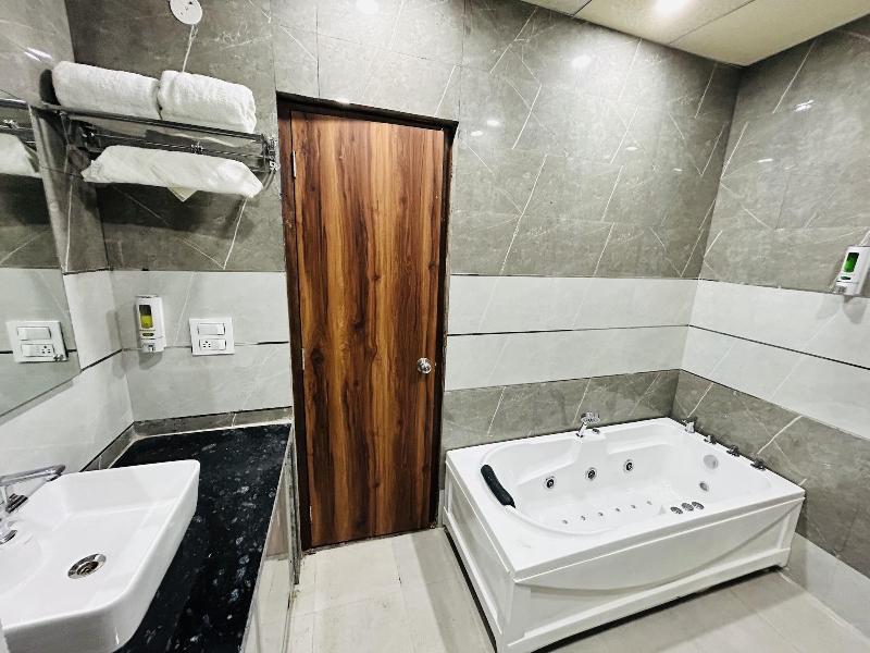 Shree Jee Hotel image